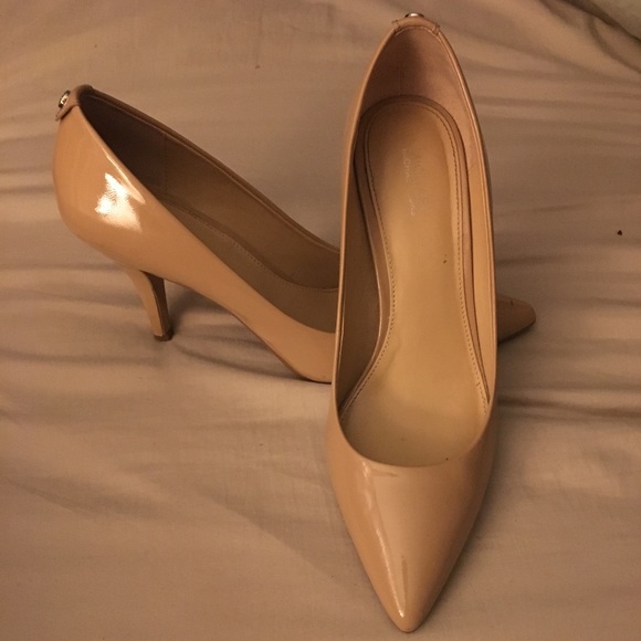 Michael Kors Shoes - Michael kors nude heel